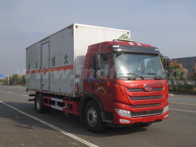 江特牌JDF5180XRYC6型易燃液體廂式運(yùn)輸車